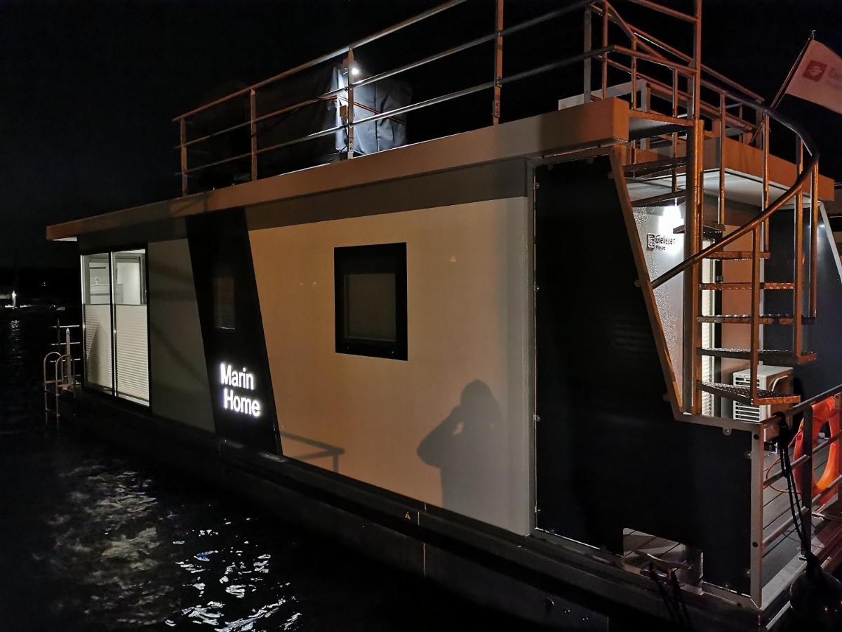 Hausboot Leukermeer Well * Well (Limburg)