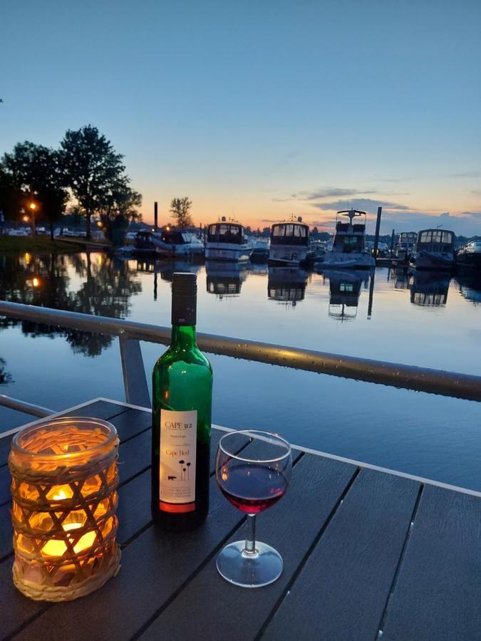 Botel Hausboot Leukermeer Well