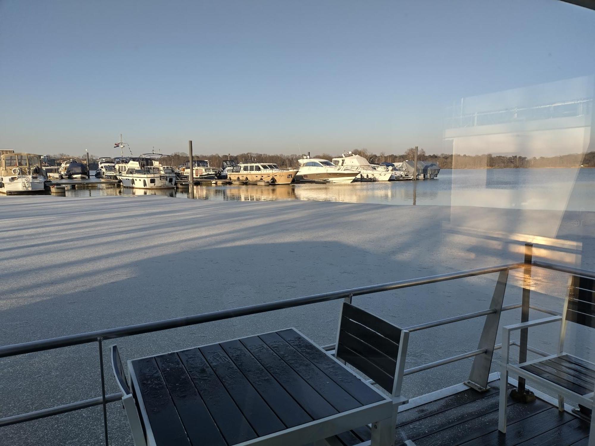 Hausboot Leukermeer Well * Well (Limburg)