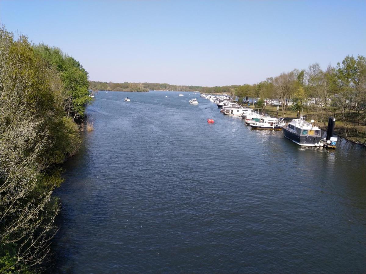 Botel Hausboot Leukermeer Well *