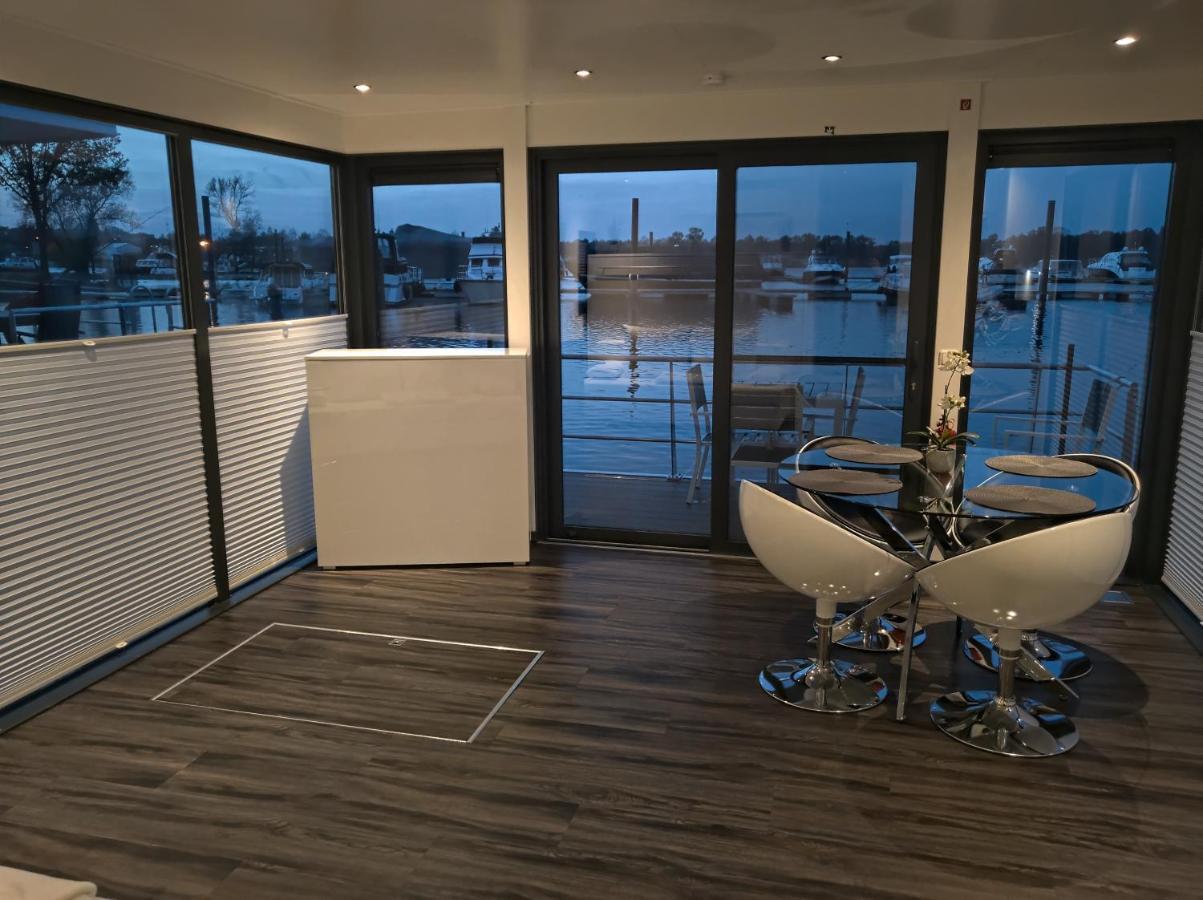 Hausboot Leukermeer Well *